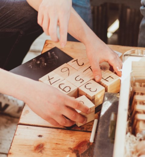 Event organization: Robinson at the table - team building puzzles